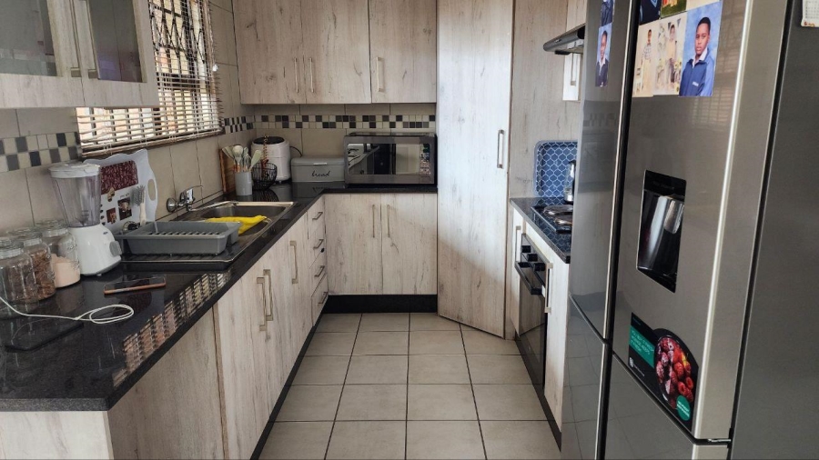 To Let 3 Bedroom Property for Rent in Waterval East North West